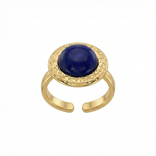 Bague dorée martelée avec pierre Lapis Lazuli bleue