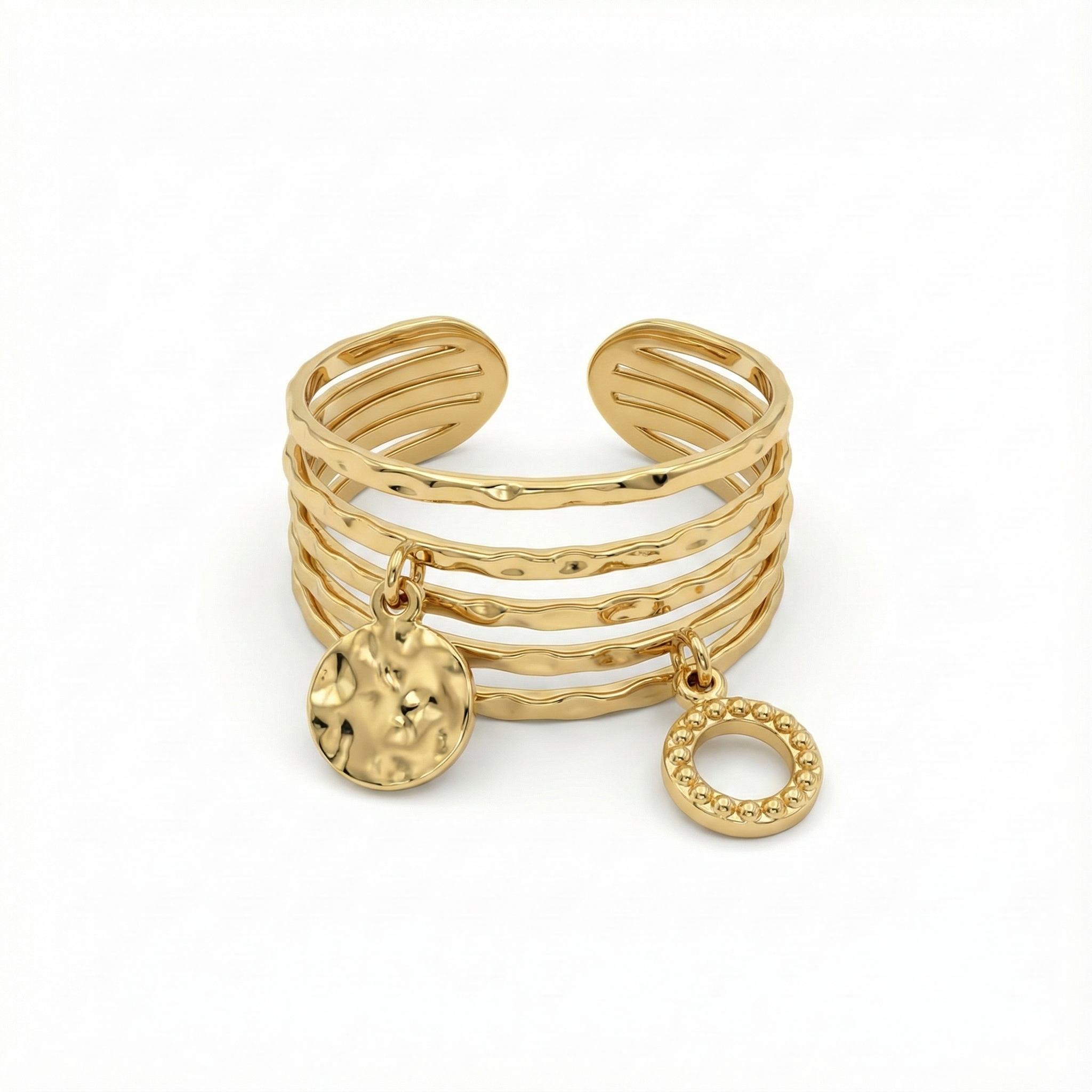 Bague dorée multi-rangs avec breloques martelées