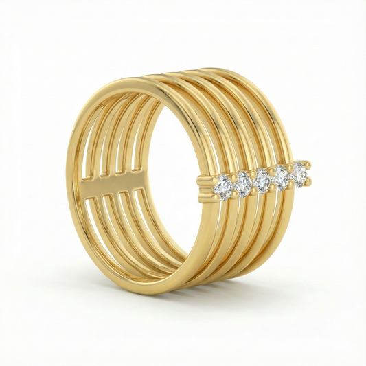 Bague dorée or 18k à cinq anneaux parallèles avec ligne centrale de strass scintillants, design architectural moderne