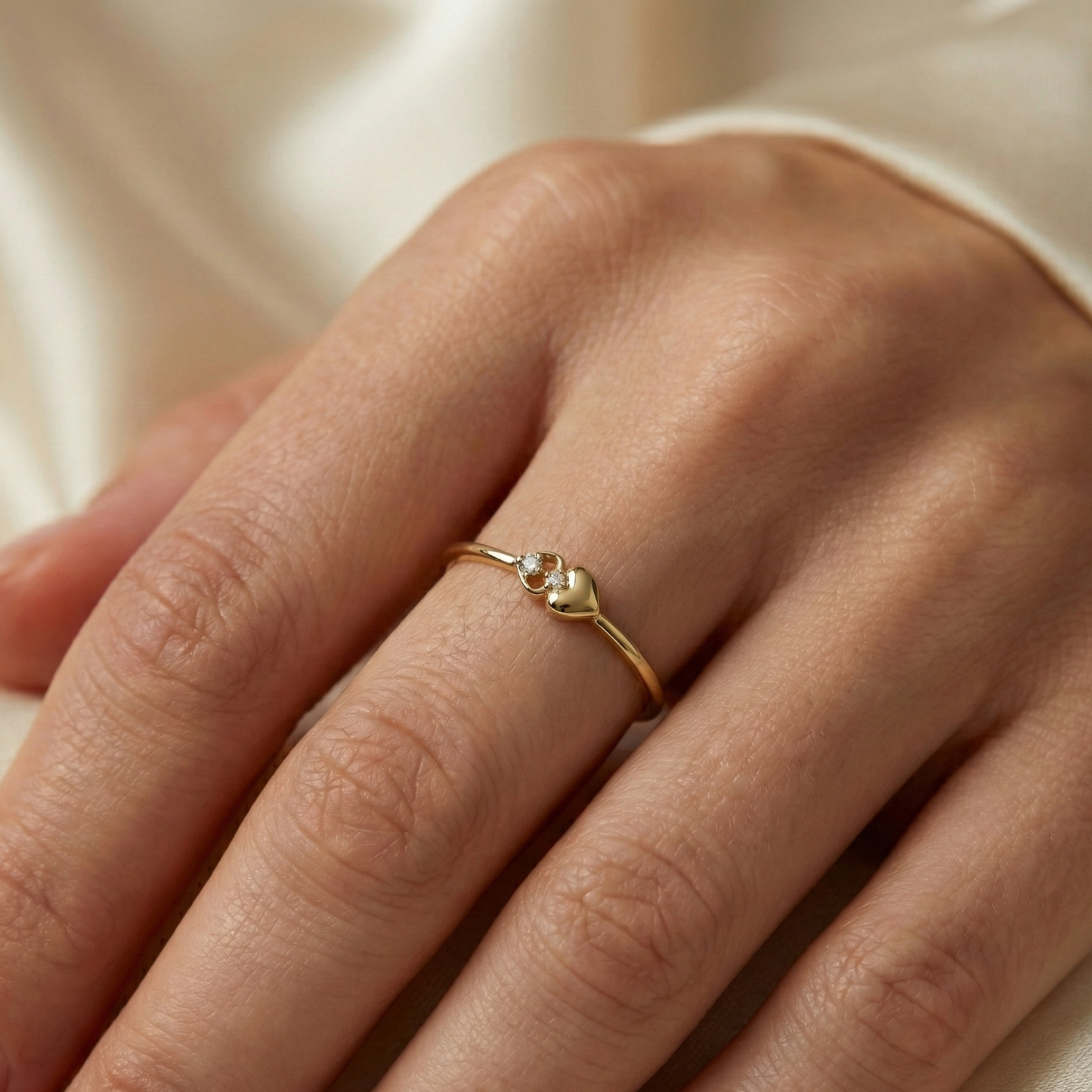 Bague dorée or 18k avec motif double cœur, cœur satiné et cœur ajouré serti de zircons blancs, bijou romantique et élégant