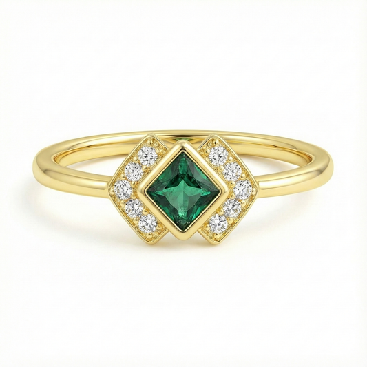 Bague dorée or 18k avec pierre verte carrée facettée entourée de zircons blancs, bijou rétro chic et élégant