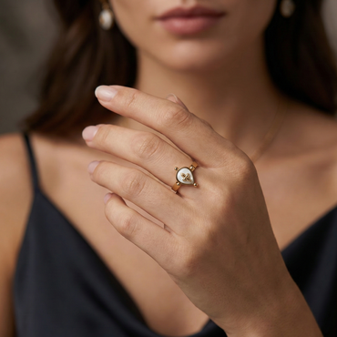 Bague fleur nacrée en acier inoxydable doré avec plateau ovale