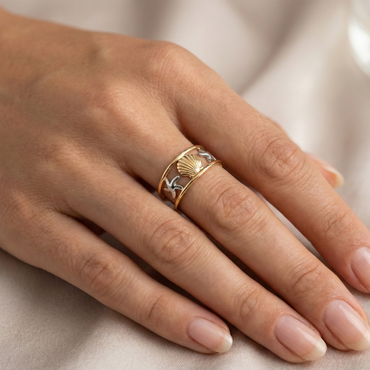 Bague marine dorée avec coquille et étoiles de mer