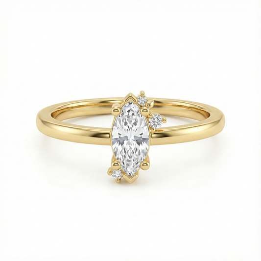 Bague marquise dorée or 18k avec pierre centrale scintillante et entourage de zircons blancs, design fin et élégant