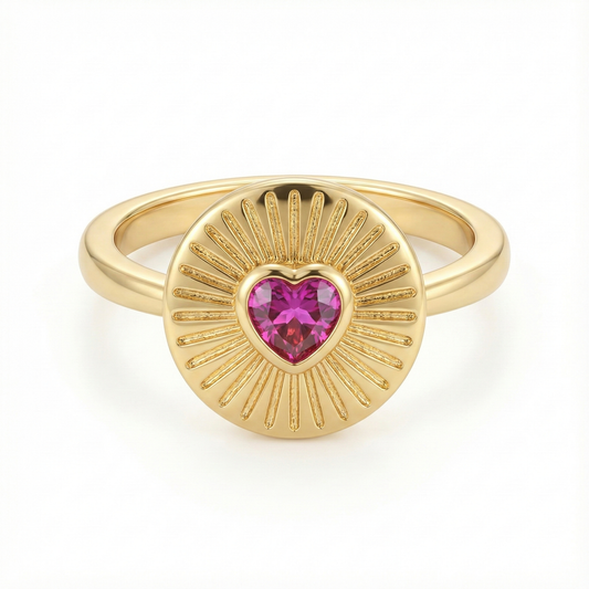 Bague médaillon solaire en acier inoxydable doré avec cœur rose fuchsia facetté et rayons ciselés, bijou symbolique lumineux