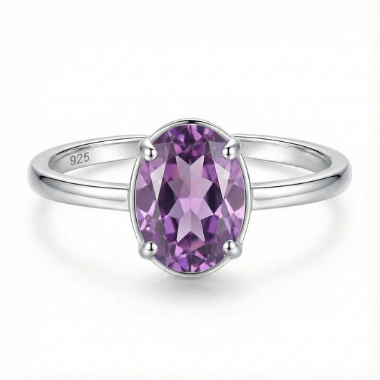 Bague solitaire en argent sterling 925 ornée d'une pierre améthyste ovale violette sertie quatre griffes.