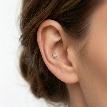 Boucle d’oreille clou argent 925 doré à l’or 18k avec zircon carré et billes