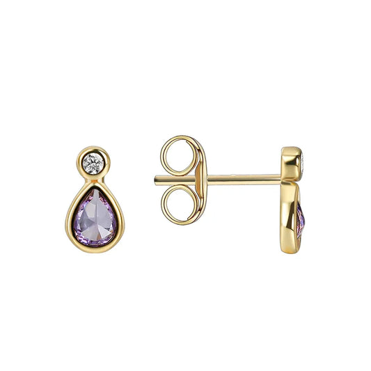 Boucles d’oreilles puces dorées pour femme en plaqué or, ornées d’une pierre d’améthyste violette en forme de goutte et d’un zircon blanc scintillant. Bijou féminin et délicat, lumineux et raffiné, parfait pour un look élégant et discret