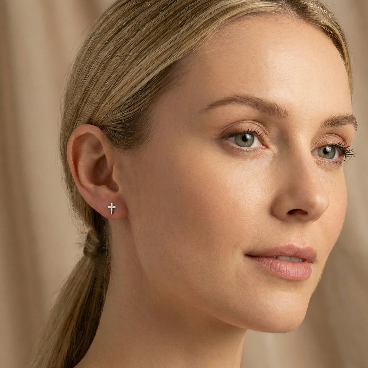 Boucles d’oreilles clous en argent 925 en forme de croix, bijou sobre et intemporel pour femme