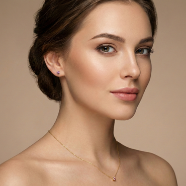 Boucles d'oreilles puces mariage ou cérémonie : zircon couleur rose pâle (rose poudré) sur monture argent doré.