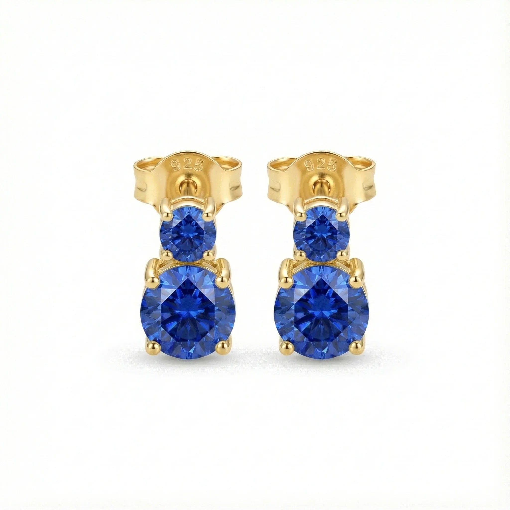 Boucles d’oreilles clous en argent 925 doré serties de pierres bleues, bijou élégant et raffiné pour femme