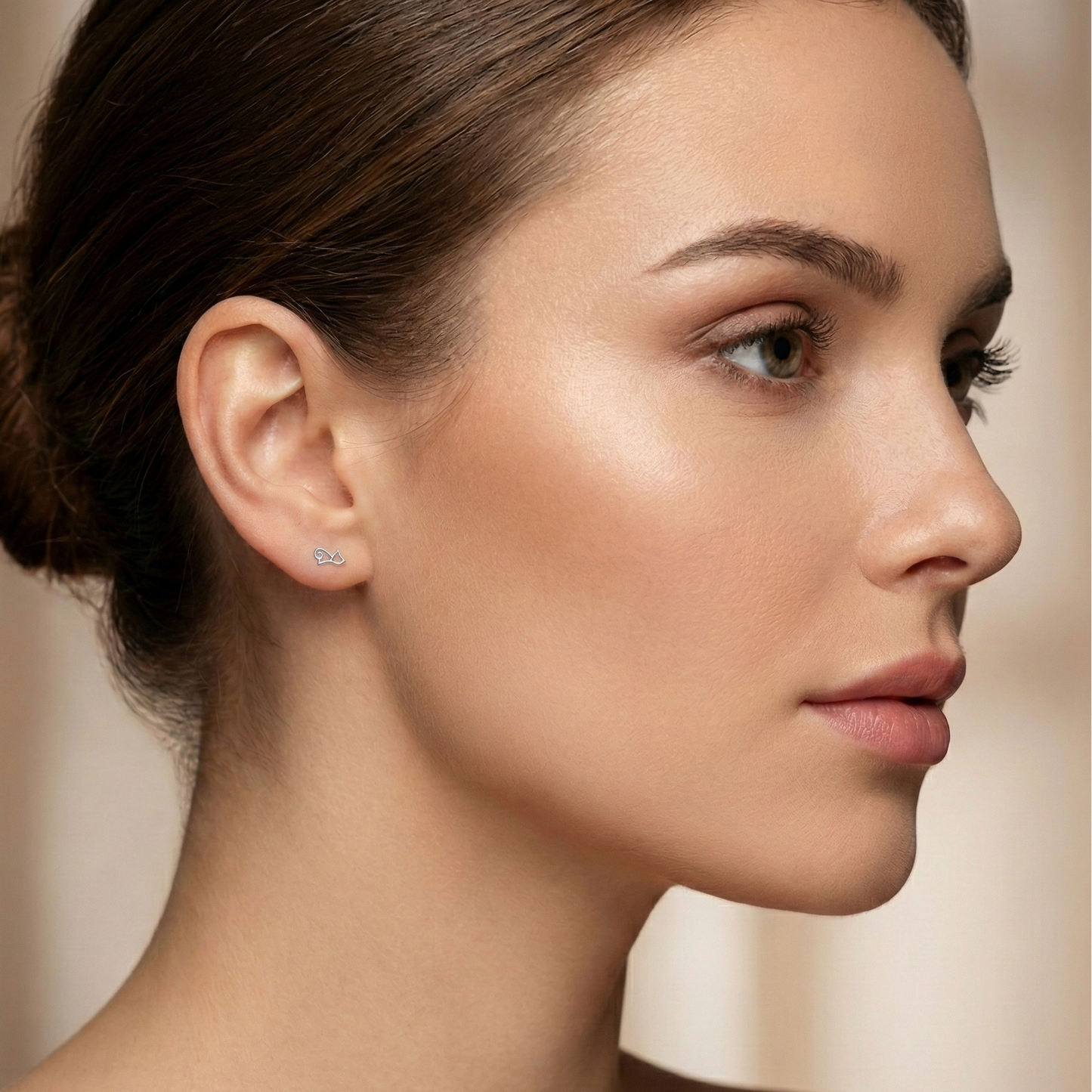 Boucles d'oreilles puces en forme de petit chat en argent 925, bijou mignon pour les amoureux des félins.