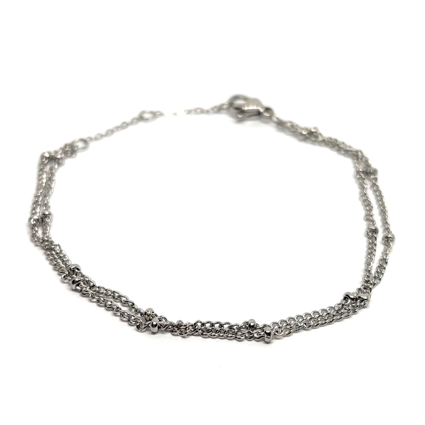 Bracelet femme en acier inoxydable couleur argent, composé de deux chaînes perlées entrelacées. Bijou fin, élégant et durable, résistant à l’eau, hypoallergénique et ajustable, parfait pour un look minimaliste chic au quotidien.