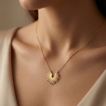 collier acier inoxydable doré rayons du soleil vue large