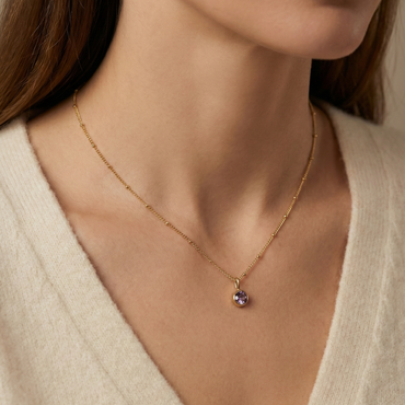 Collier chaîne perlée dorée avec zircon rose