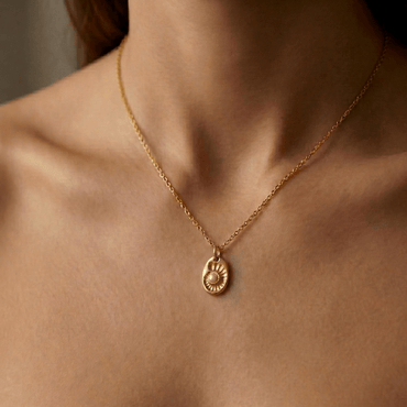 Collier doré en acier inoxydable avec pendentif ovale soleil et zircon