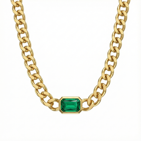 Collier doré à l’or 18k avec chaîne large et pierre verte rectangulaire