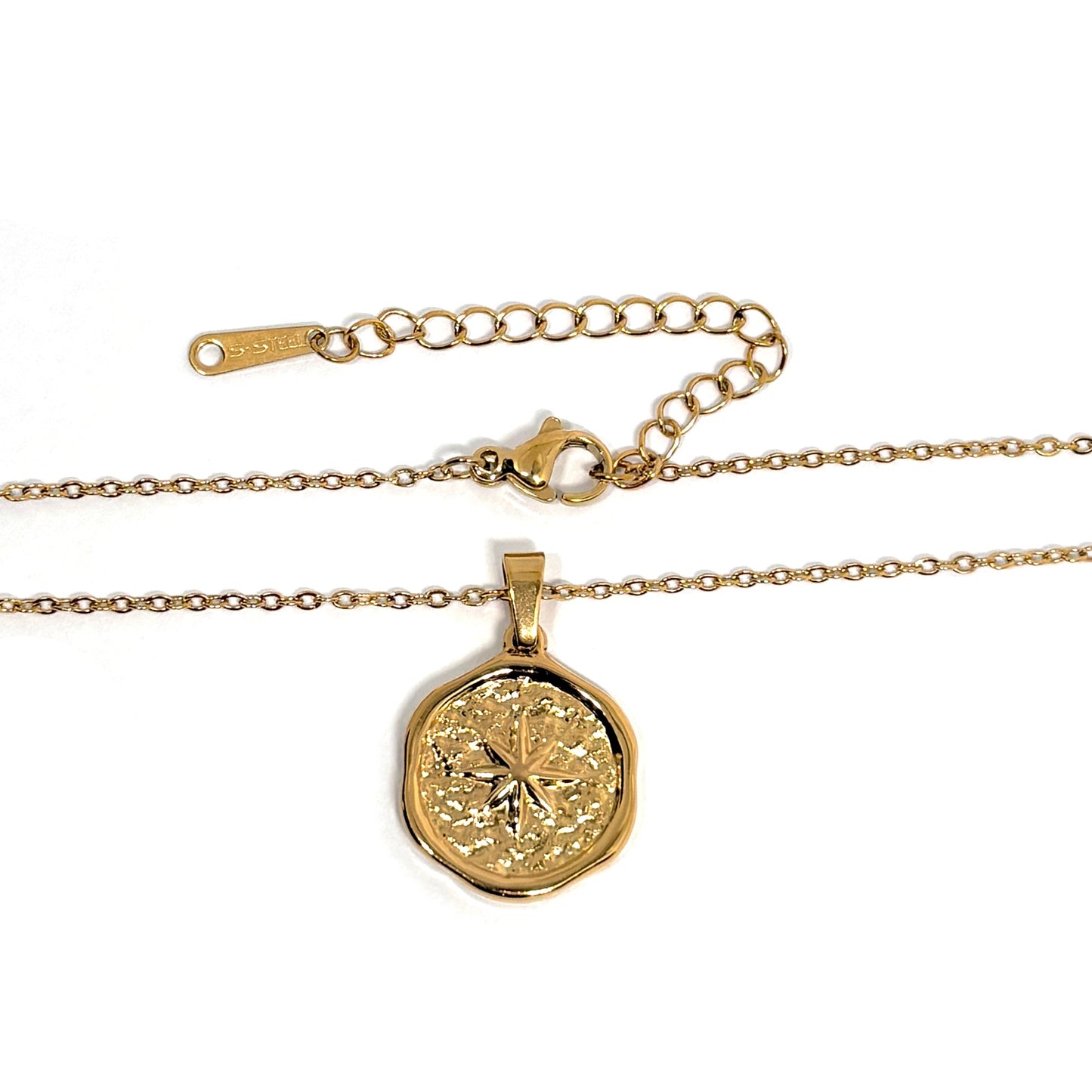 collier femme en acier inoxydable doré avec médaille gravée d’une étoile polaire 24 mm, chaîne réglable 45 +5 cm, bijou symbolique et intemporel à offrir
