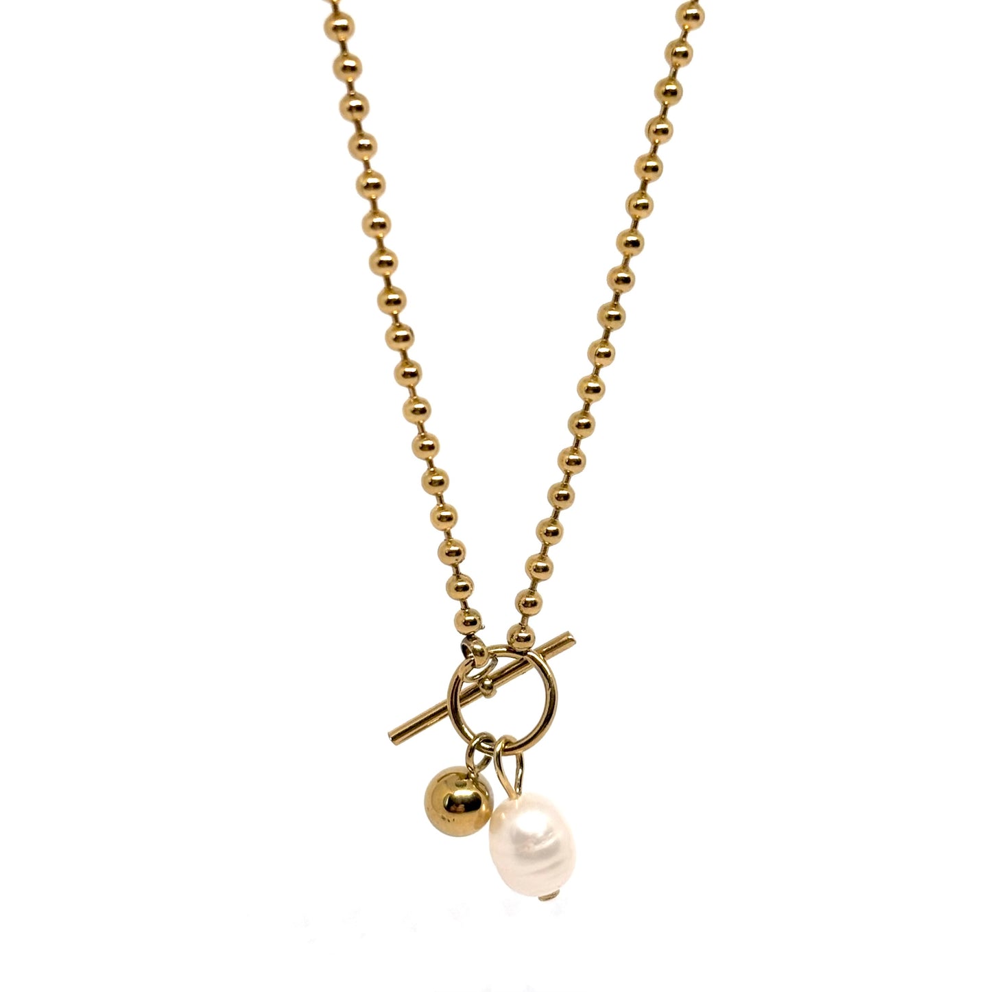 collier femme en acier inoxydable doré 14K avec fermoir toggle apparent, orné d’une perle blanche irrégulière et d’une perle dorée brillante, longueur 45 cm, bijou minimaliste et raffiné au style moderne