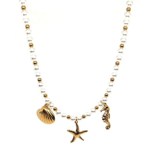 collier femme en acier inoxydable doré avec perles blanches de 6 mm et trois pendentifs marins coquillage, étoile de mer et hippocampe, longueur 40 +5 cm, bijou estival lumineux et symbolique