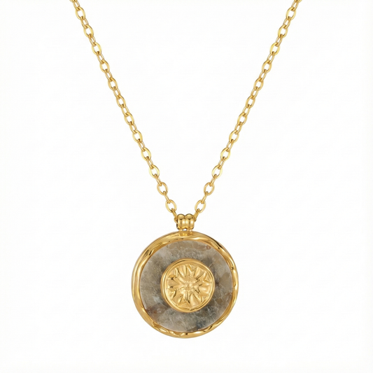 Collier médaillon en pierre naturelle avec rosace dorée