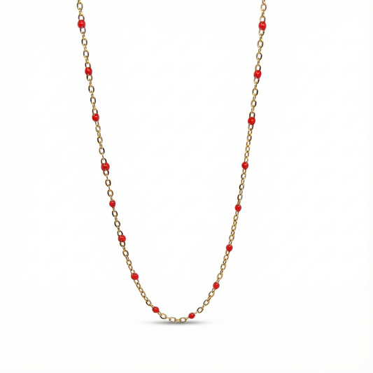 Collier doré d'été avec petites perles rouges style corail, chaîne en acier inoxydable idéale pour la plage.