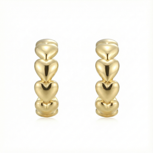 Créoles doré à l’or 18k avec cœurs sculptés en relief