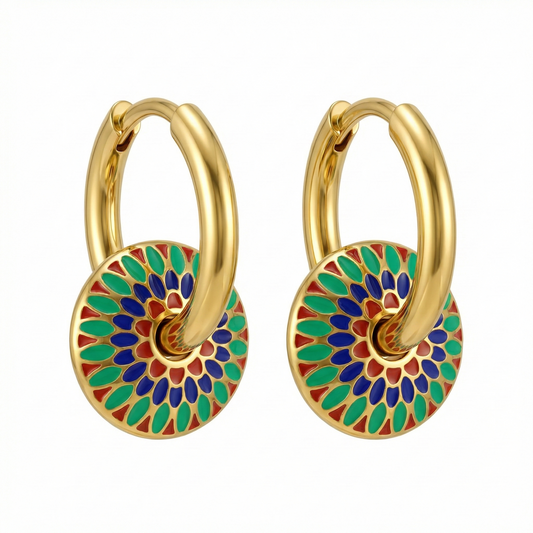 Créoles dorées en acier inoxydable avec pendentif rond émaillé multicolore bohème chic