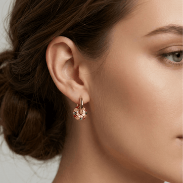 Créoles dorées en acier inoxydable avec pendentif floral émaillé multicolore