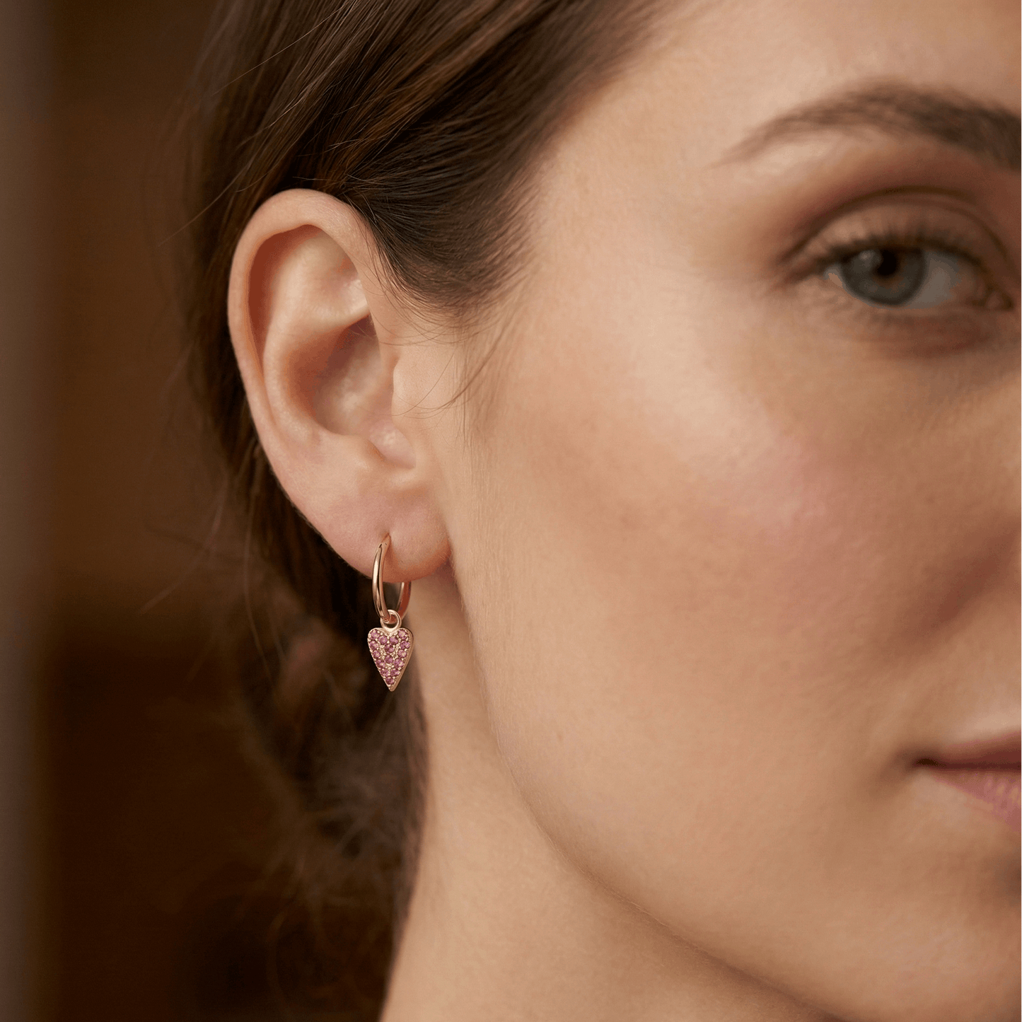 Créoles dorées or 18k avec pendentif cœur pavé de zircons roses