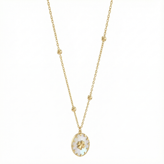 Détail des deux chaînes superposées et étoile en nacre