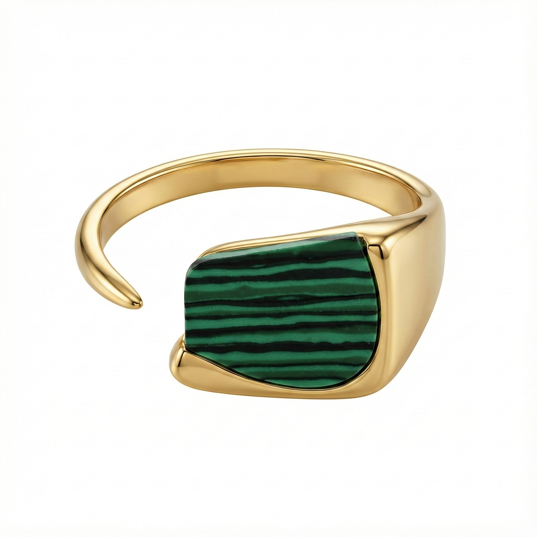 Détail pierre malachite verte sur bague acier inoxydable doré