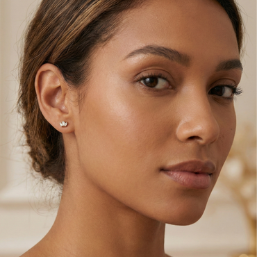 Mono boucle d'oreille vendue à l'unité forme petite couronne de princesse, en argent 925 doré à l'or fin.