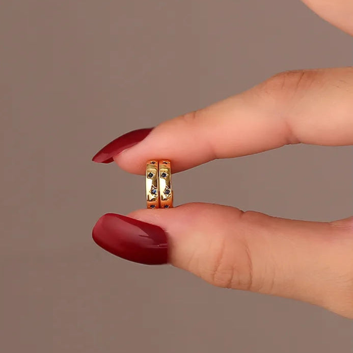 Boucles d’oreilles créoles doré or 18k zircons bleus étoiles