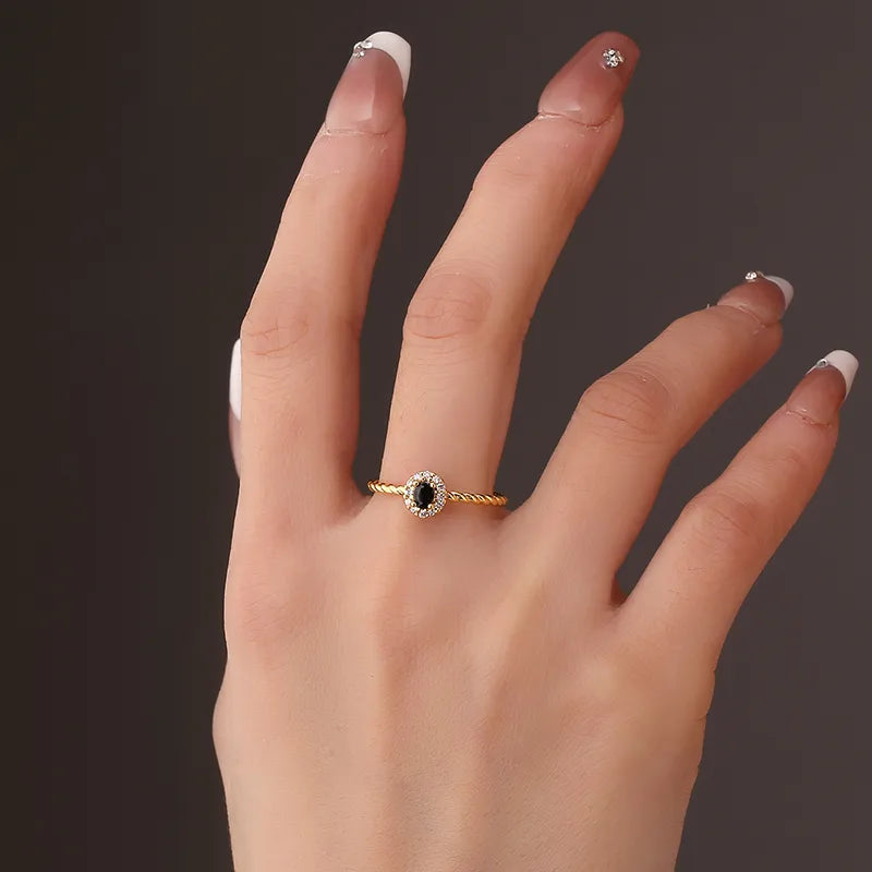 Bague Plaqué Or Torsadée Pierre Noire & Halo de Zircons