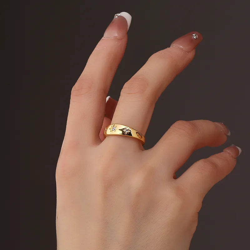Bague Plaqué Or Gravée Étoiles & Strass