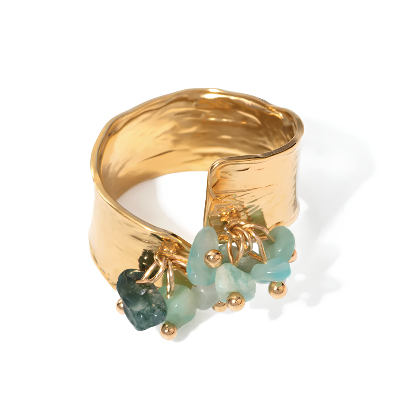 Ajoutez une touche de caractère et de fraîcheur à votre style avec cette bague ajustable en acier inoxydable doré ornée de pierres naturelles vert d’eau. Son design martelé associé à des pendentifs de pierres semi-précieuses crée un jeu de texture et de lumière unique, pour un bijou aussi audacieux qu’élégant.