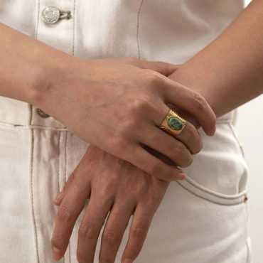 bague acier inoxydable doré pierre verte vue large