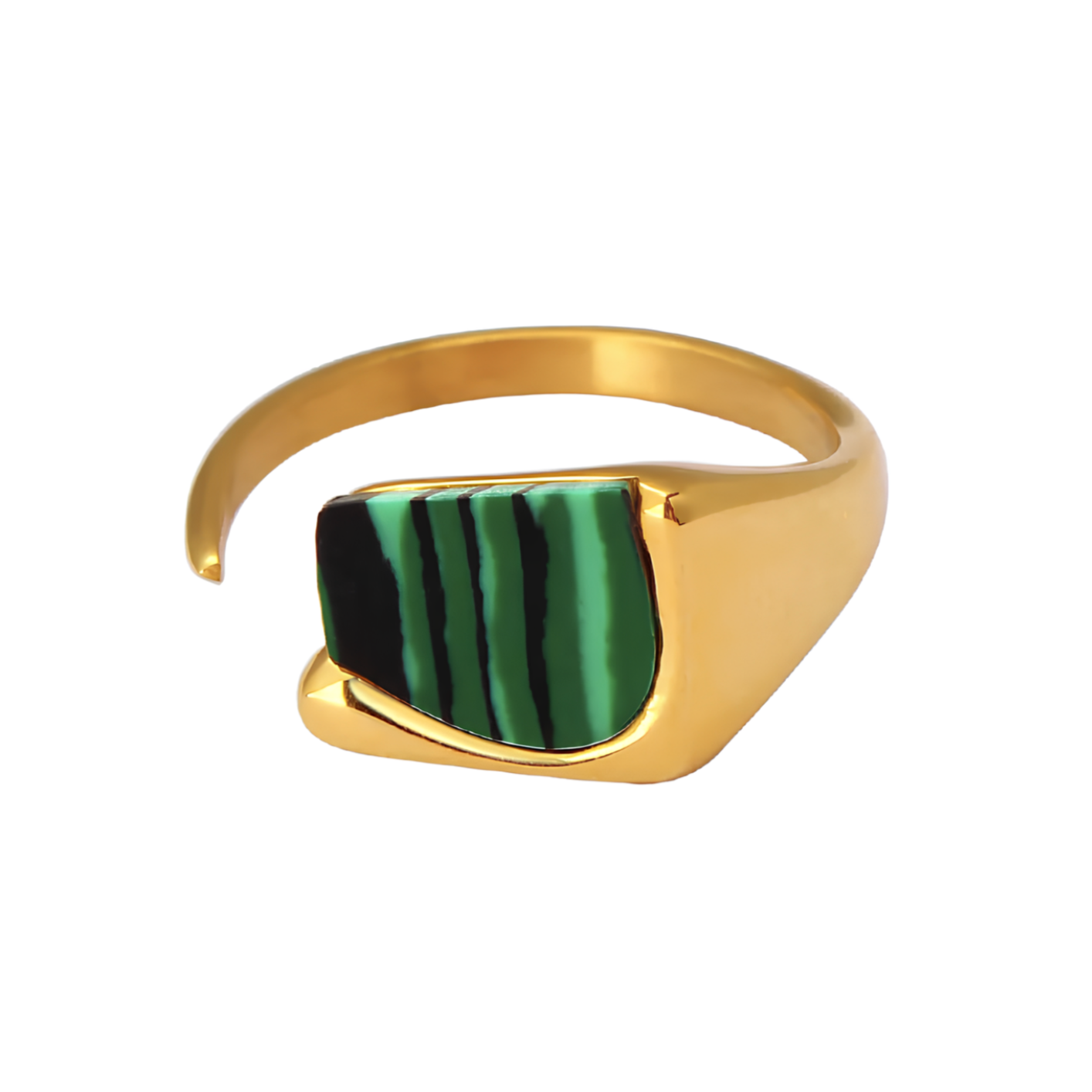 Ajoutez une touche d'audace à votre collection avec cette bague en acier inoxydable doré ornée d’un éclatant fragment de malachite naturelle. Son design ouvert et contemporain s’allie parfaitement à l’élégance de la pierre verte, connue pour ses magnifiques stries noires et vertes uniques.