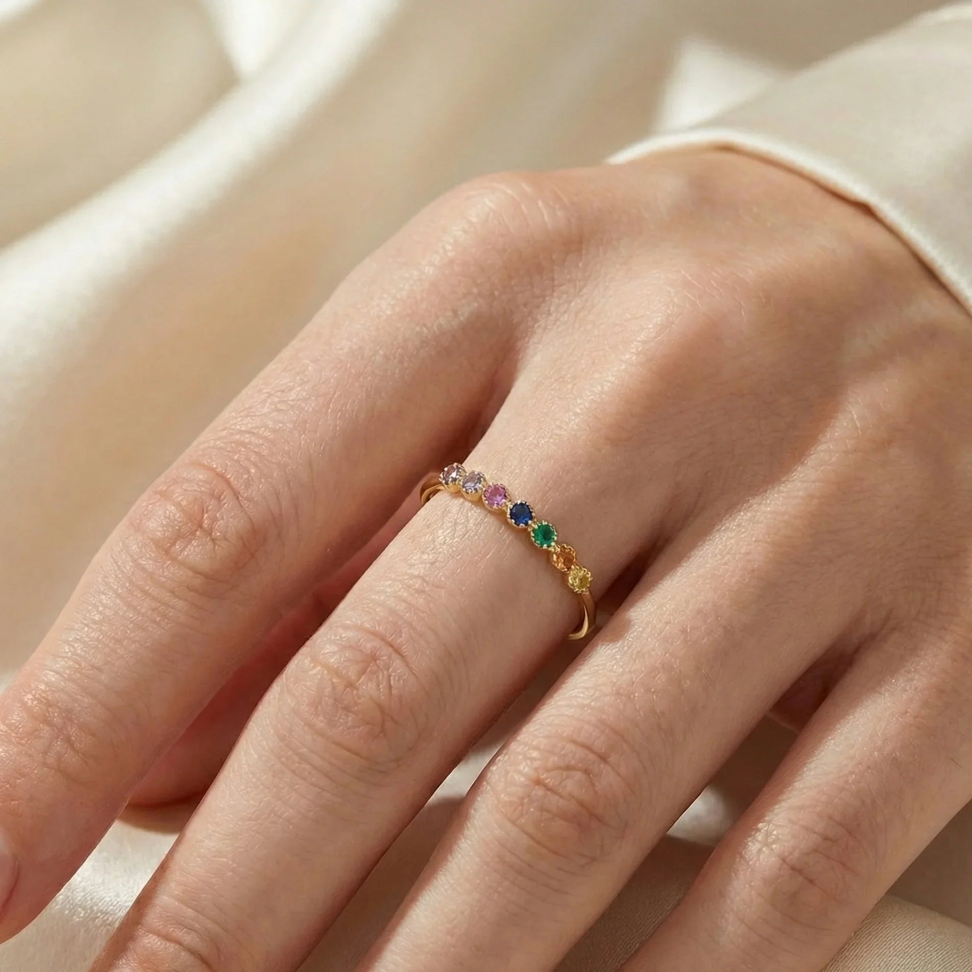 Bague en argent 925 doré à l’or fin sertie de pierres multicolores taille ronde, bijou fin et élégant au design joaillerie