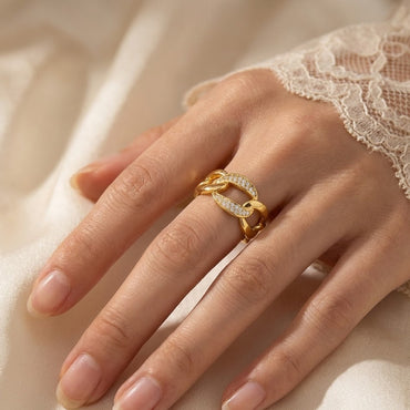 Bague dorée or 18K en forme de chaîne avec zircons, modèle ouvert ajustable.