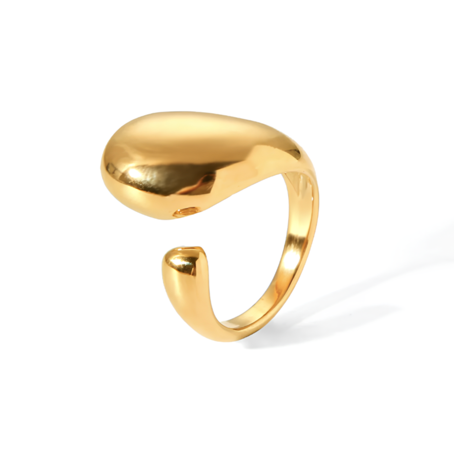 Minimaliste, sculpturale et audacieuse : cette bague dorée en acier inoxydable séduit par sa forme organique en goutte d’or lisse. Son design épuré et volumineux en fait une bague statement moderne, idéale pour une allure avant-gardiste et stylée.