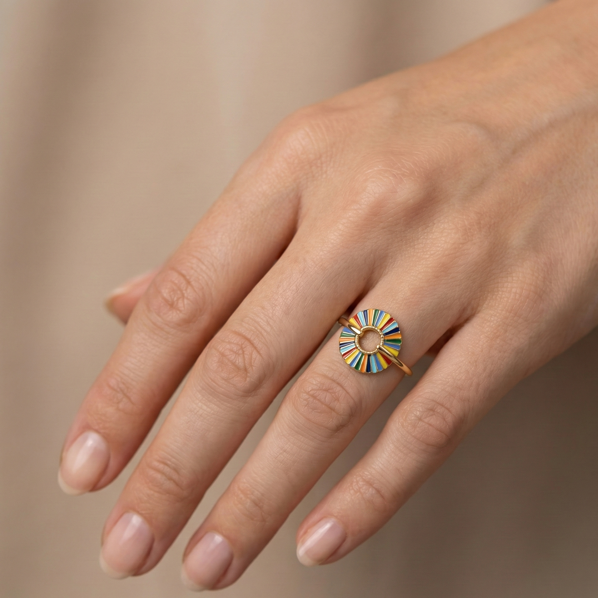 Bague dorée en acier inoxydable avec cercle émaillé multicolore bohème