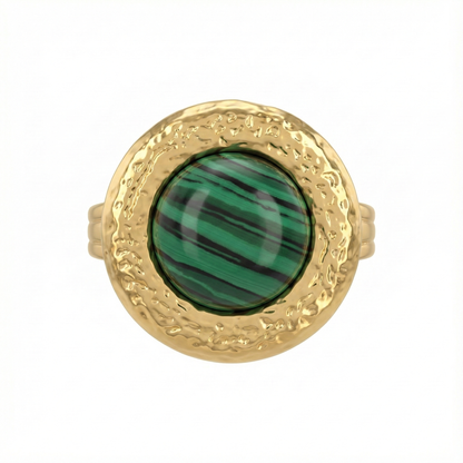 Bague dorée martelée avec pierre malachite verte