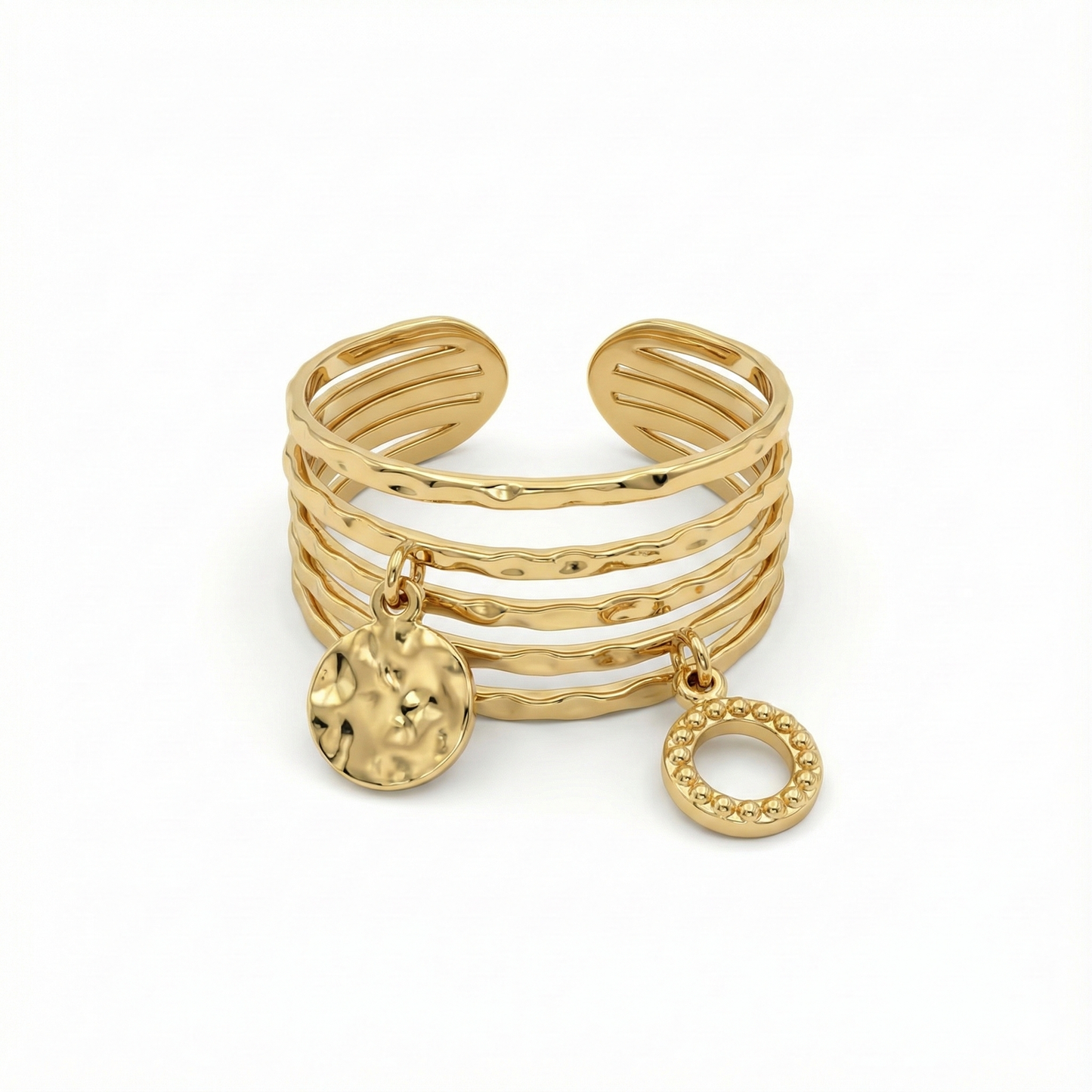 Bague dorée multi-rangs avec breloques martelées