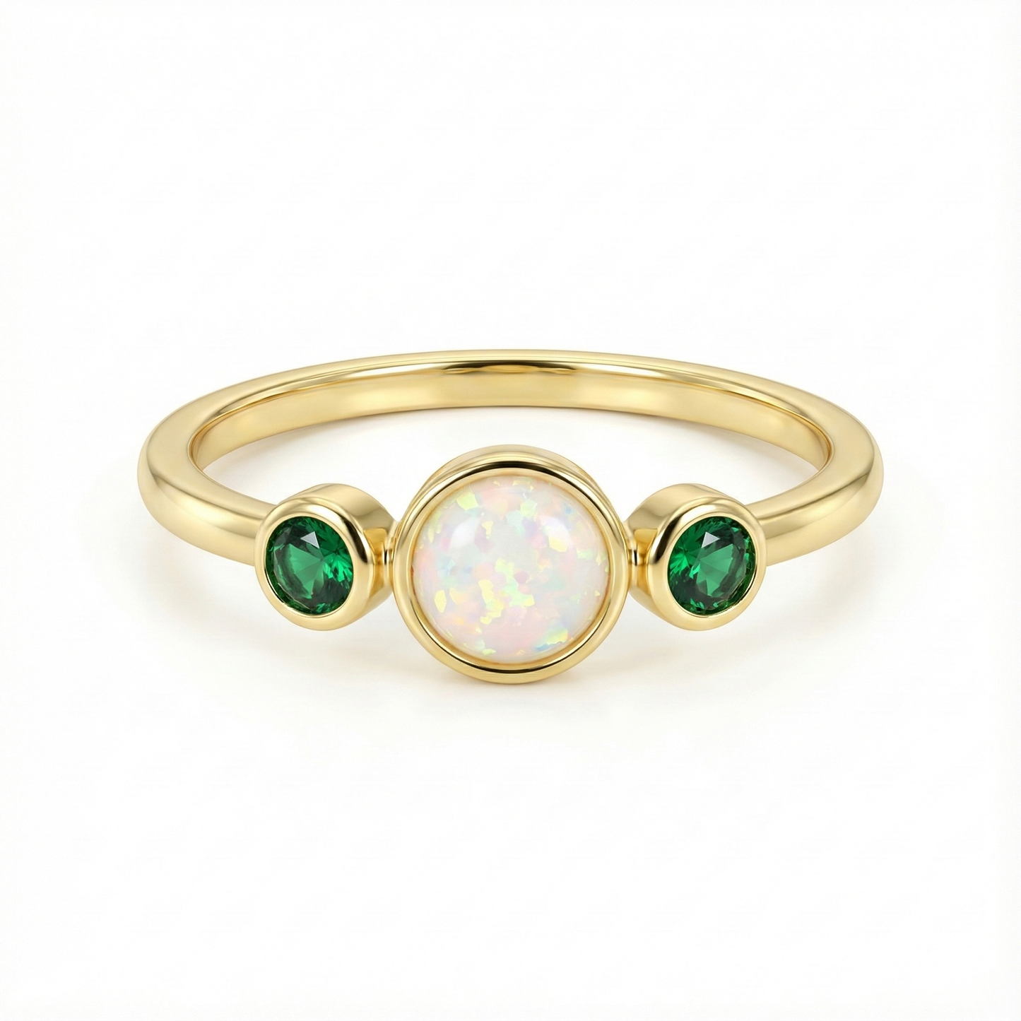 Bague dorée or 18k avec opale blanche et zircons verts