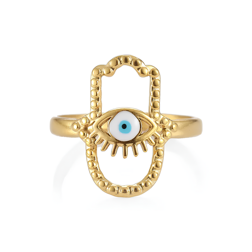 Portez la protection ancestrale de la main de Fatma avec cette bague dorée en acier inoxydable, ornée d’un œil bleu central inspiré de l’œil de Nazar. Ce bijou aux lignes épurées et au symbolisme fort est parfait pour un style à la fois spirituel et tendance.