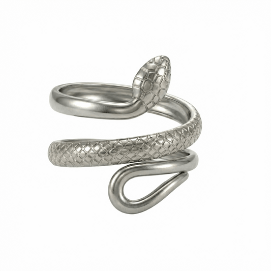 Bague serpent ajustable en acier inoxydable couleur acier texturé, design symbolique contemporain, hauteur 2,1 cm, usage quotidien