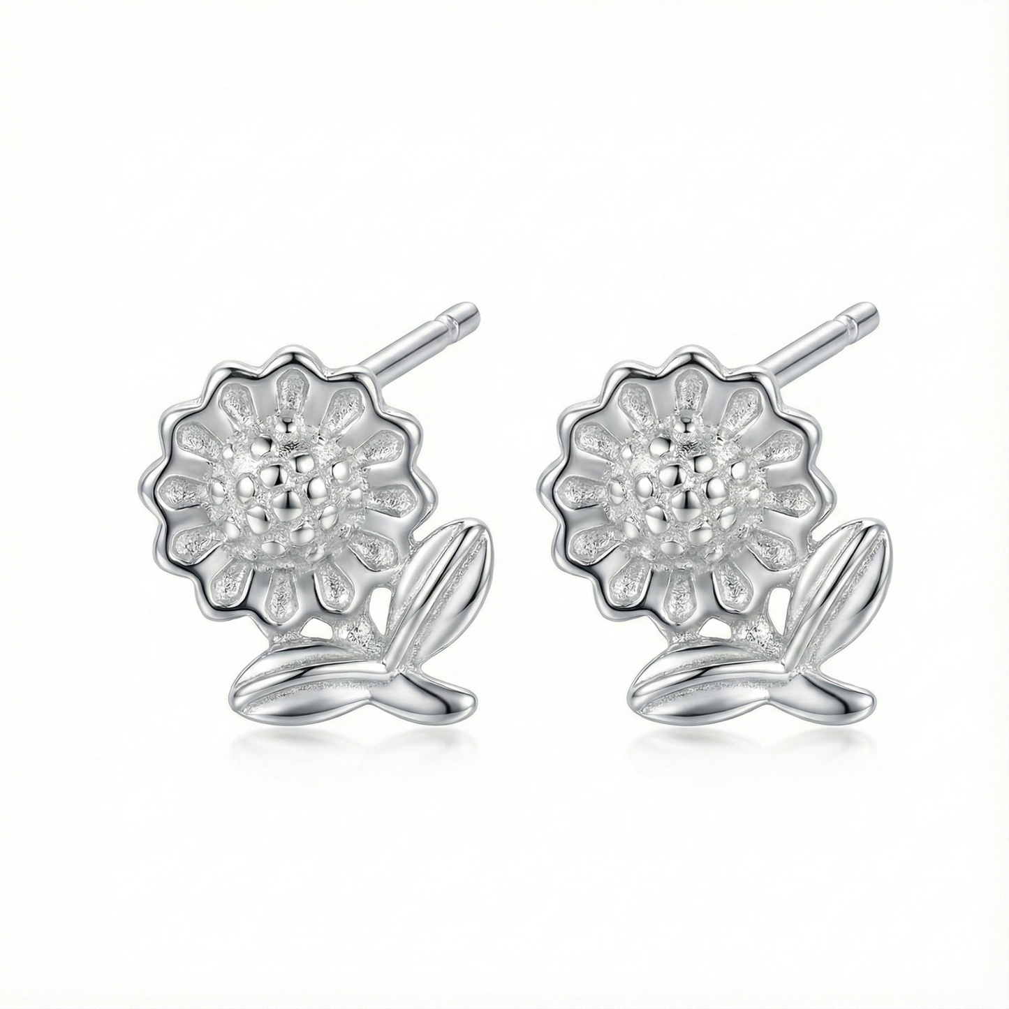 Idée cadeau fille : petites puces d'oreilles motif fleur en argent massif 925, bijou mignon et hypoallergénique.