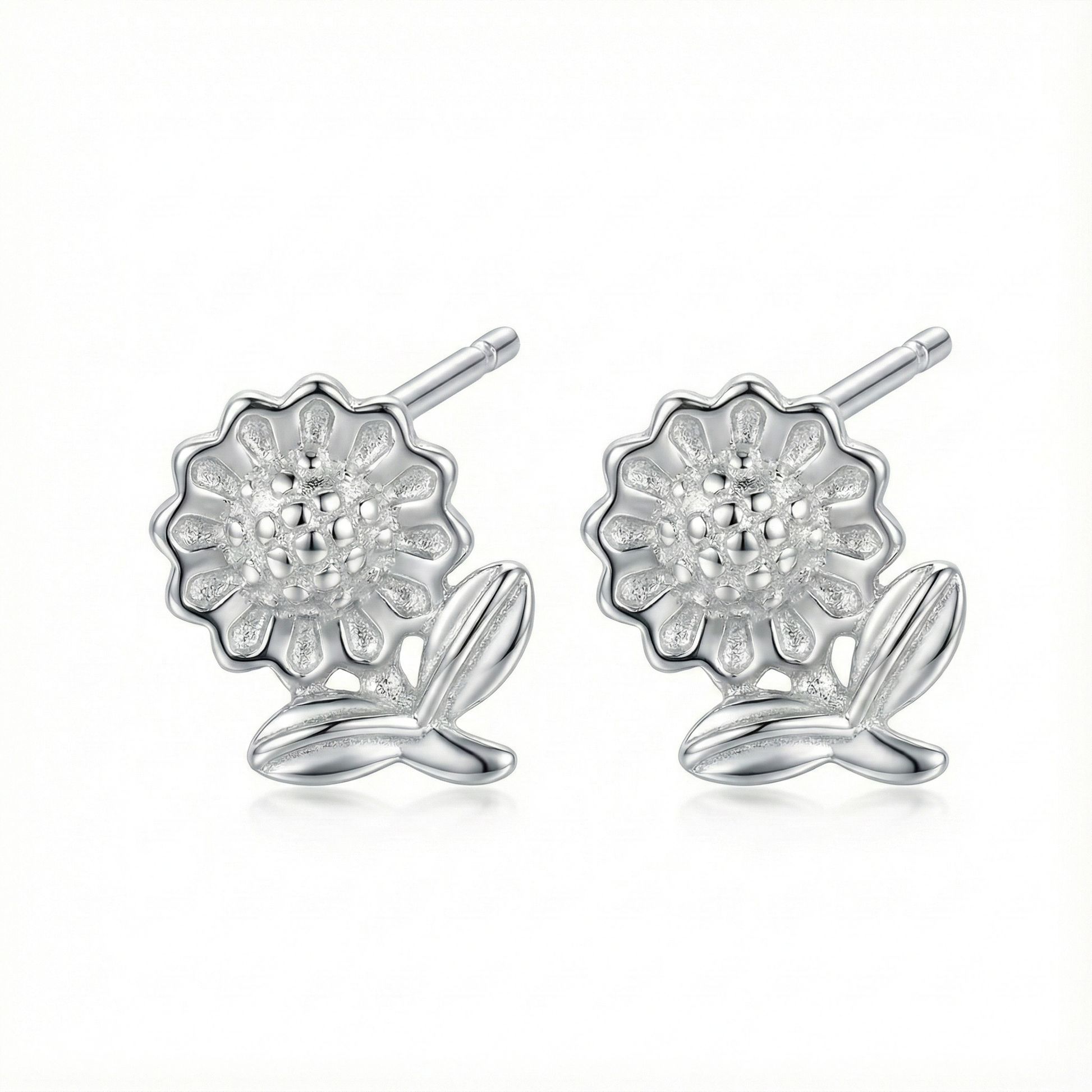 Idée cadeau fille : petites puces d'oreilles motif fleur en argent massif 925, bijou mignon et hypoallergénique.